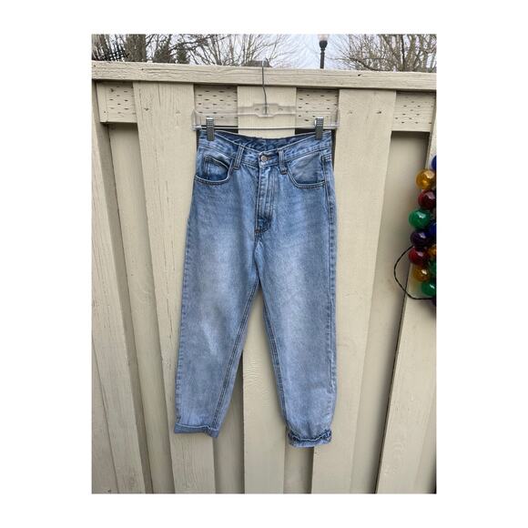 JOHN GALT Light Wash Cuffed Jeans Size Small - Picture 1 of 4